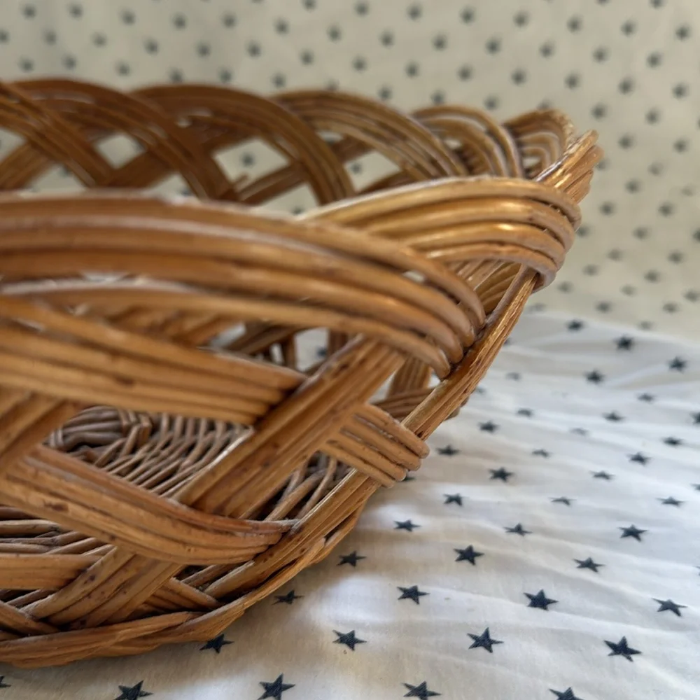 Vintage Yugoslavian Wicker 9.5” Rustic Rattan Round Hand Woven Fruit Basket